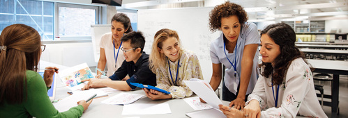 Teacher with a group of university students, in a laboratory classroom